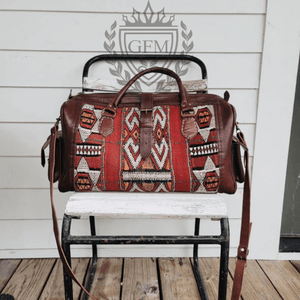 The Perfect Handmade Travel Bag: Style Meets Functionality