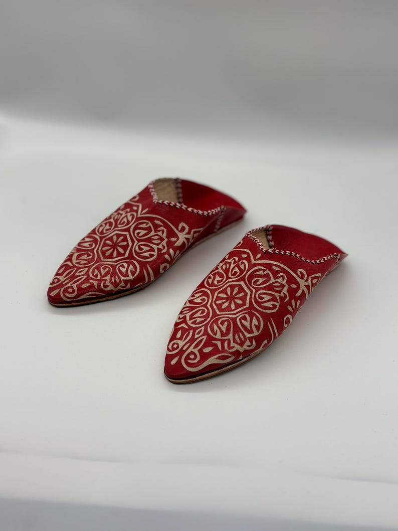 Handcrafted Moroccan Leather Babouches – Embroidered Women’s Slippers