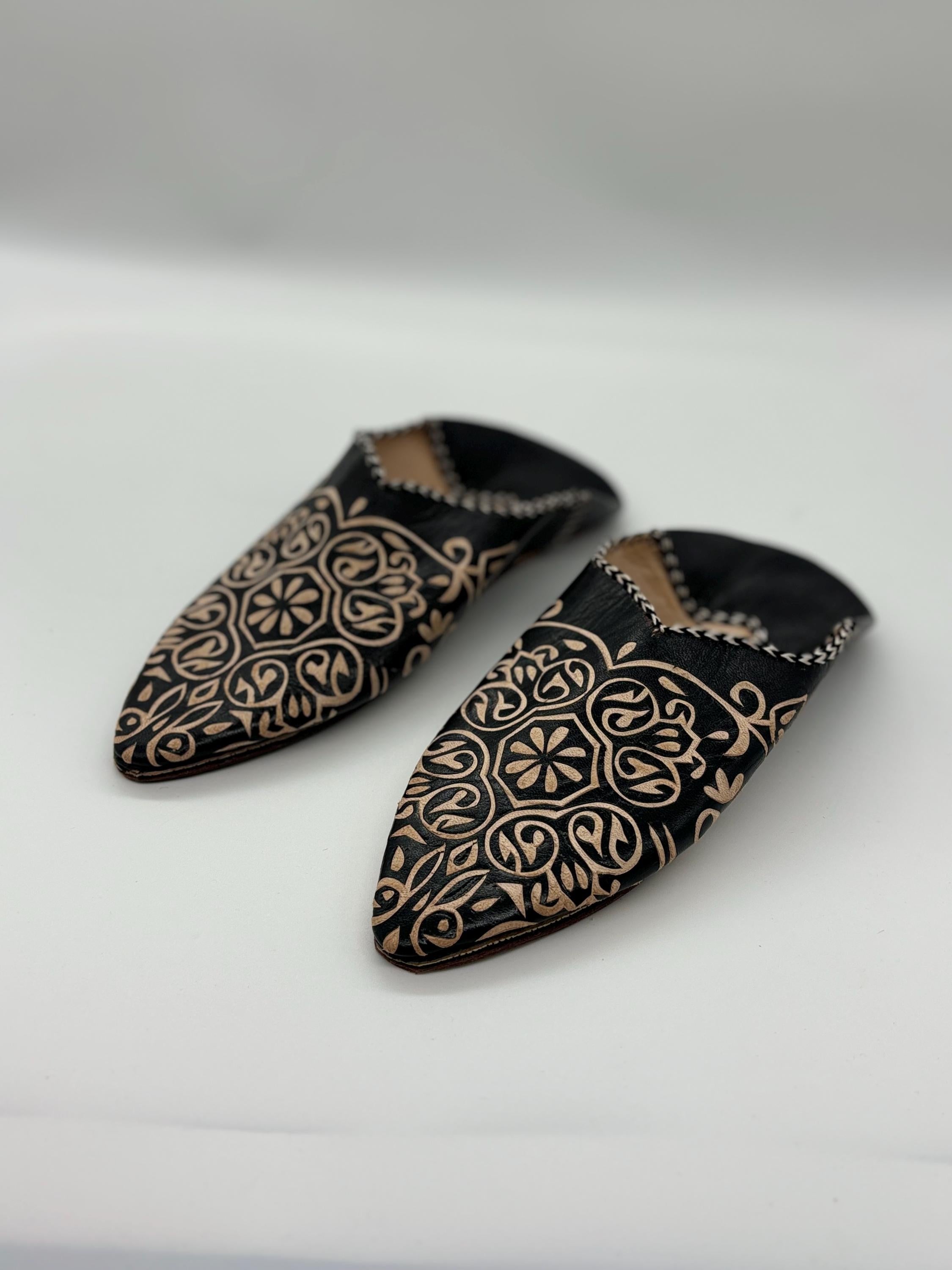 Handcrafted Moroccan Leather Babouches – Embroidered Women’s Slippers