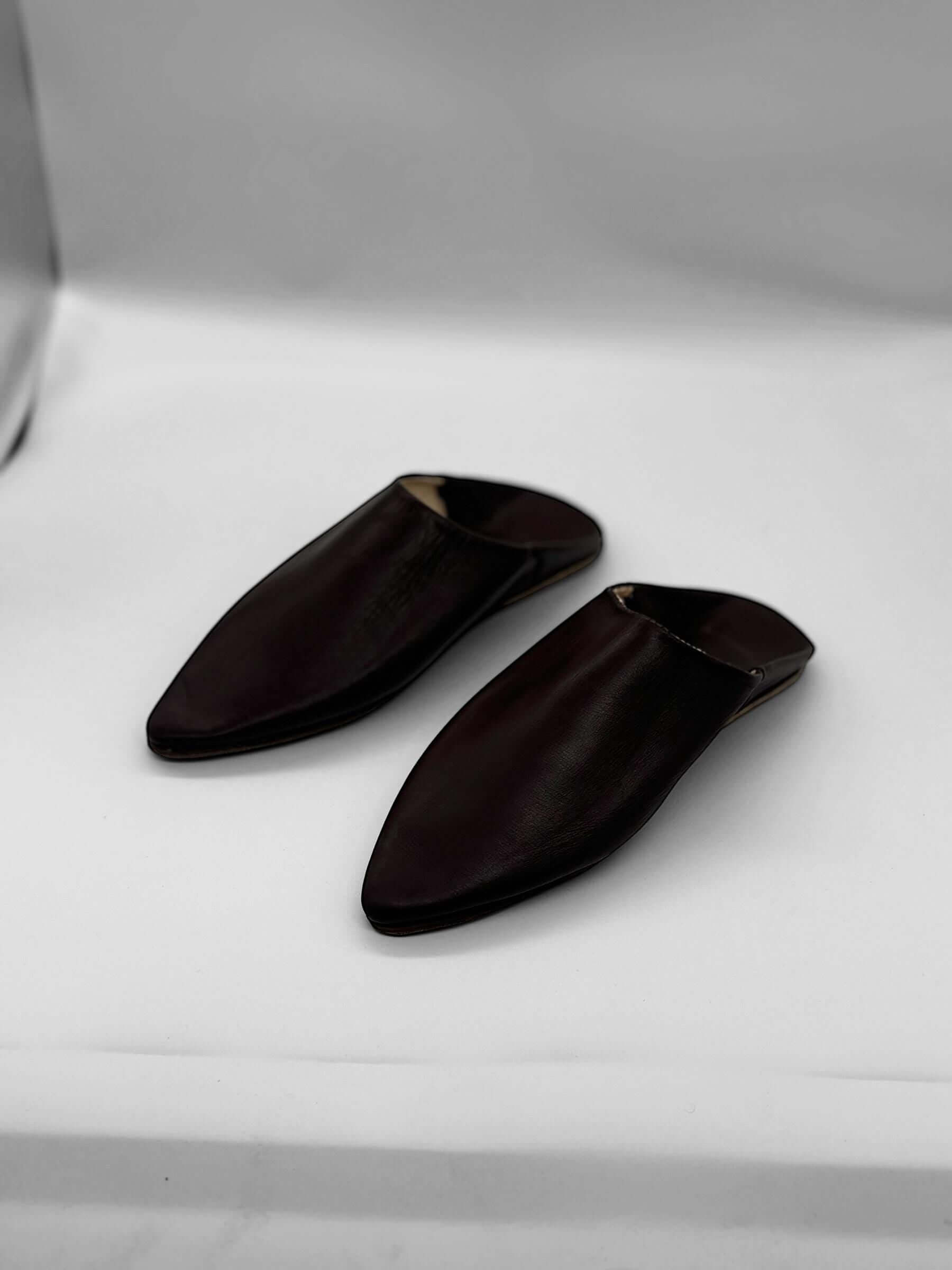 Handmade Moroccan Leather Slippers – Black Babouche for Women & Men – Comfortable Flat Shoes for Casual Wear & Gifts