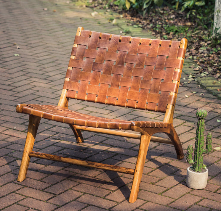 Solid Chair In walnut wood And Leather